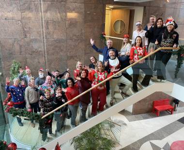 Foute kersttruien voor het goede doel