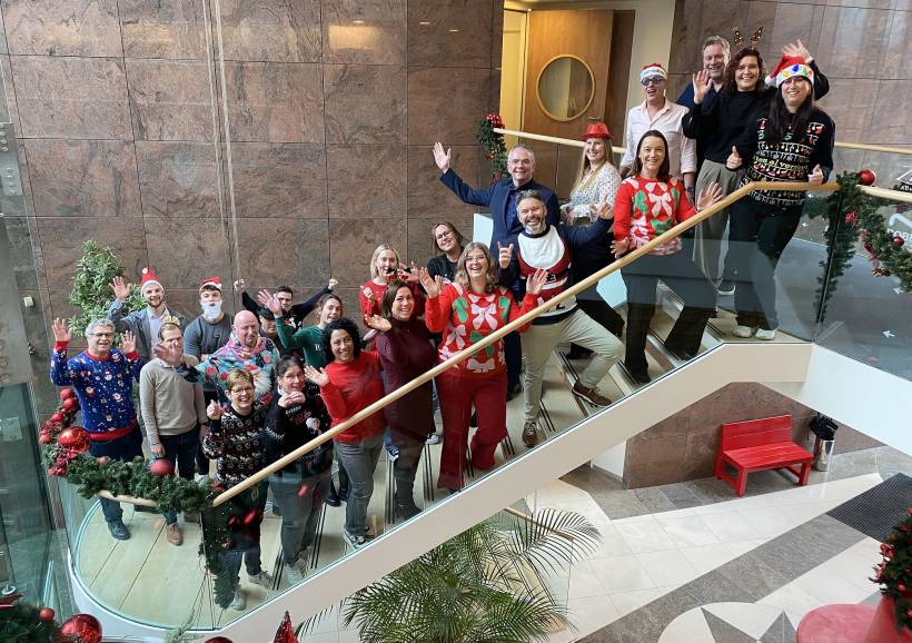 Foute kersttruien voor het goede doel