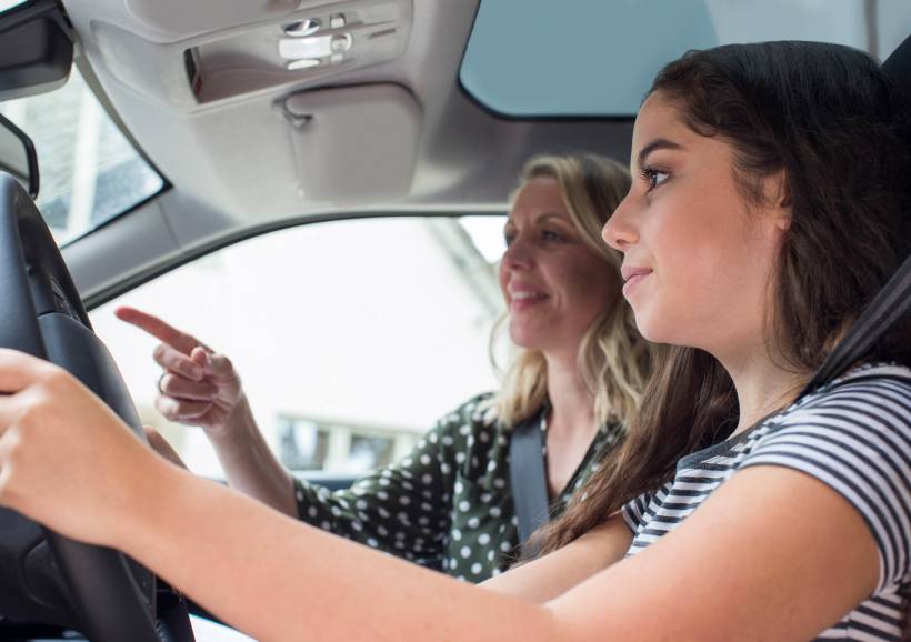 Kwart jongeren verzekert auto op naam ouders